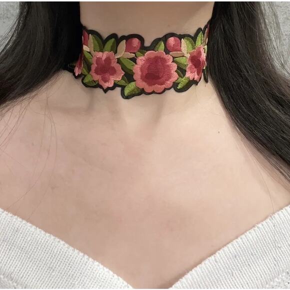 Embroidered Floral Patch Choker Necklace Pink Green Black Adjustable NWOT - Picture 15 of 16
